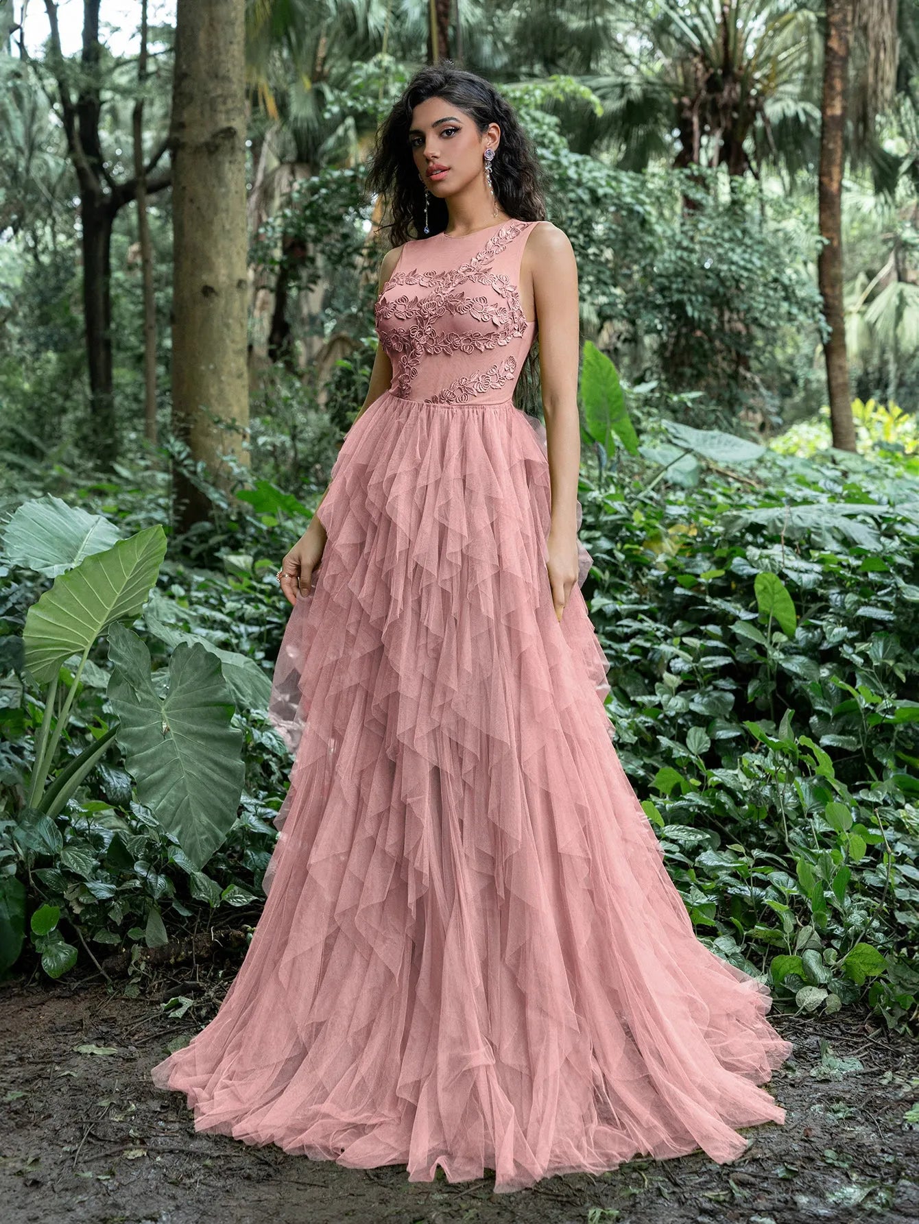 Gorgeous Applique Detail Cascading Ruffle Hem Tulle Prom Dress