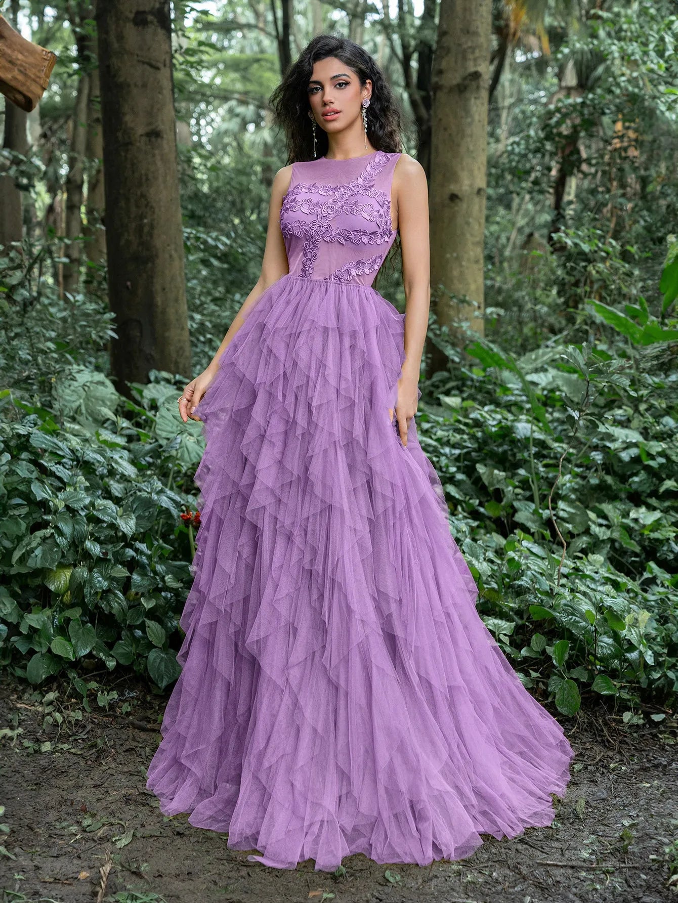 Gorgeous Applique Detail Cascading Ruffle Hem Tulle Prom Dress