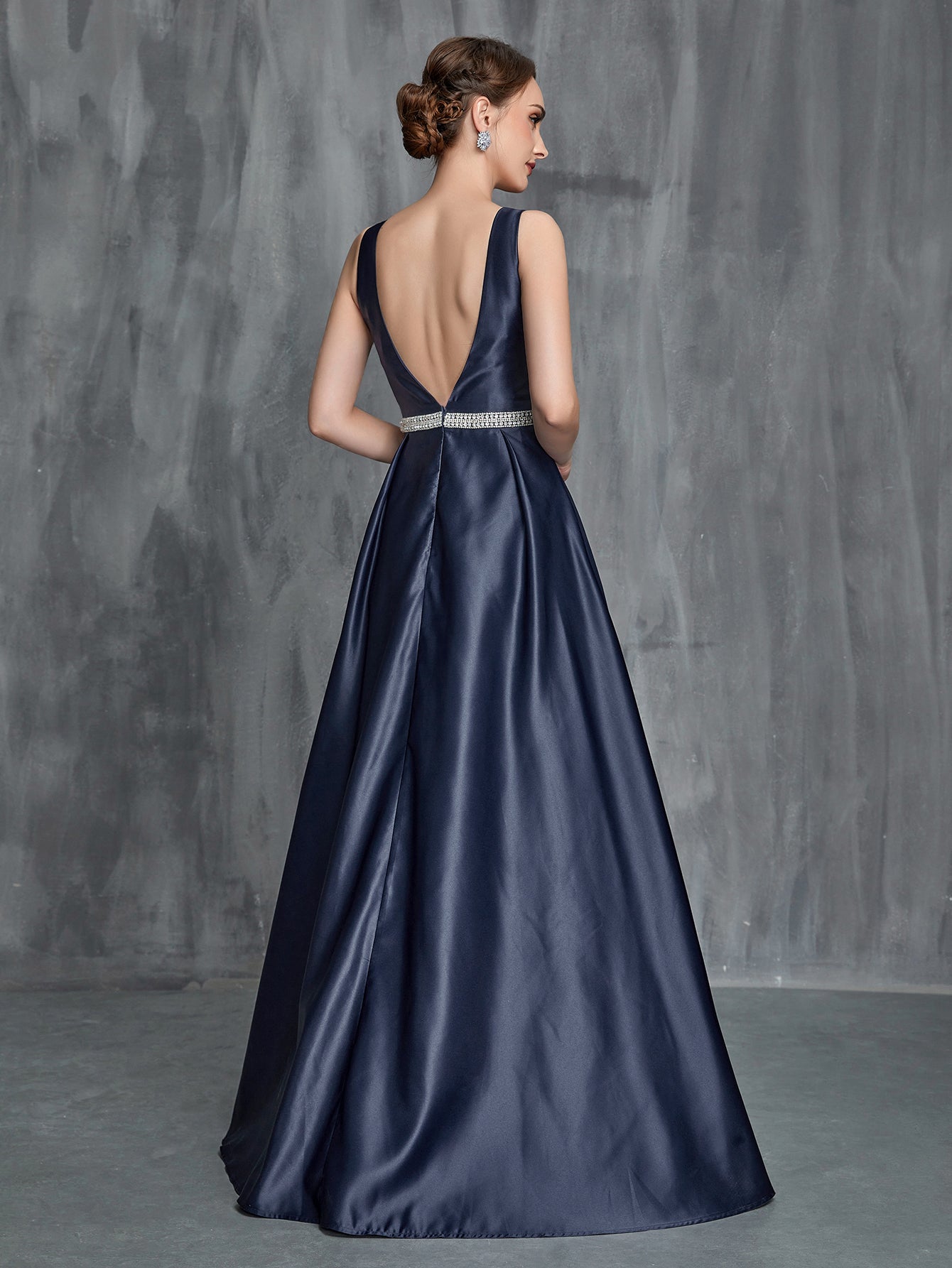 Damen-Formelles Kleid aus Satin mit rückenfreiem Strassbund 