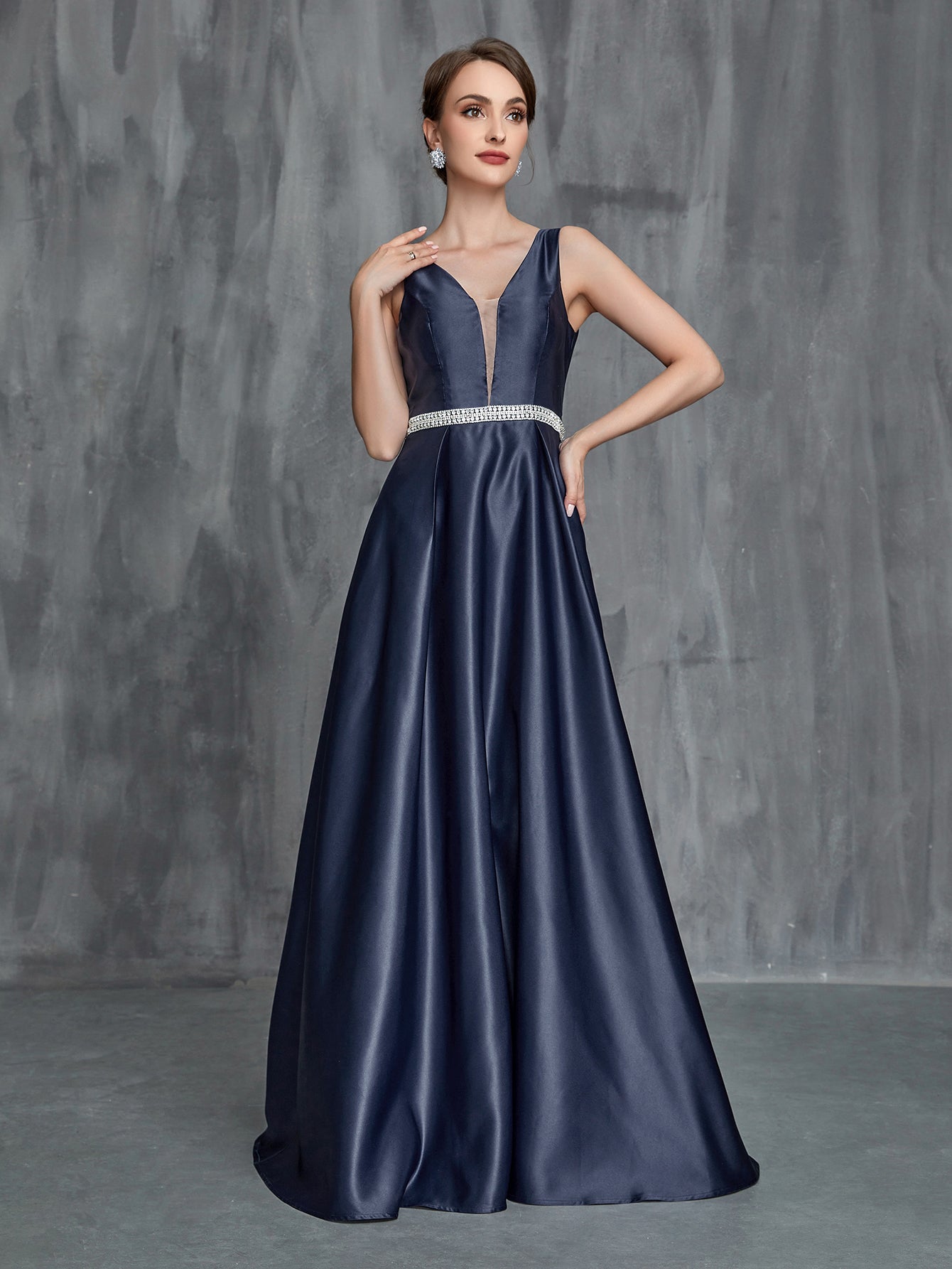 Damen-Formelles Kleid aus Satin mit rückenfreiem Strassbund 