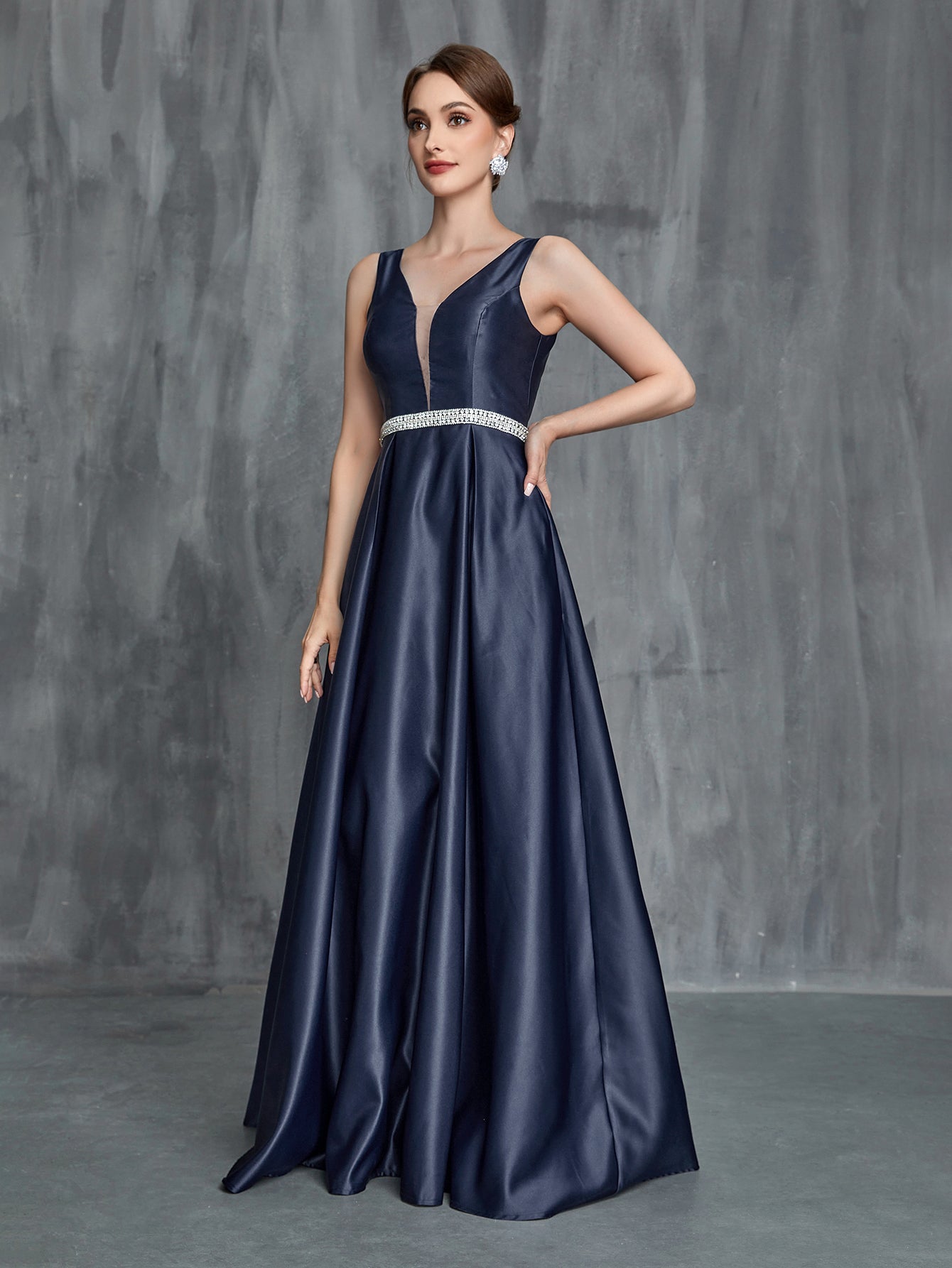Damen-Formelles Kleid aus Satin mit rückenfreiem Strassbund 