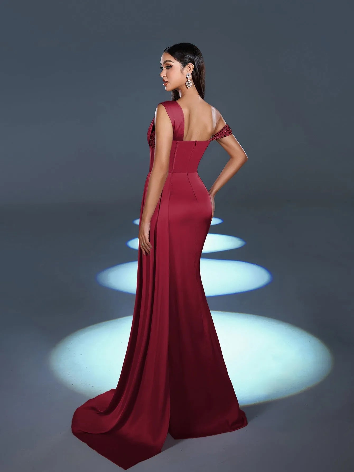 Elegant Asymmetrical Neck Split Mermaid Hem Satin Evening Dress