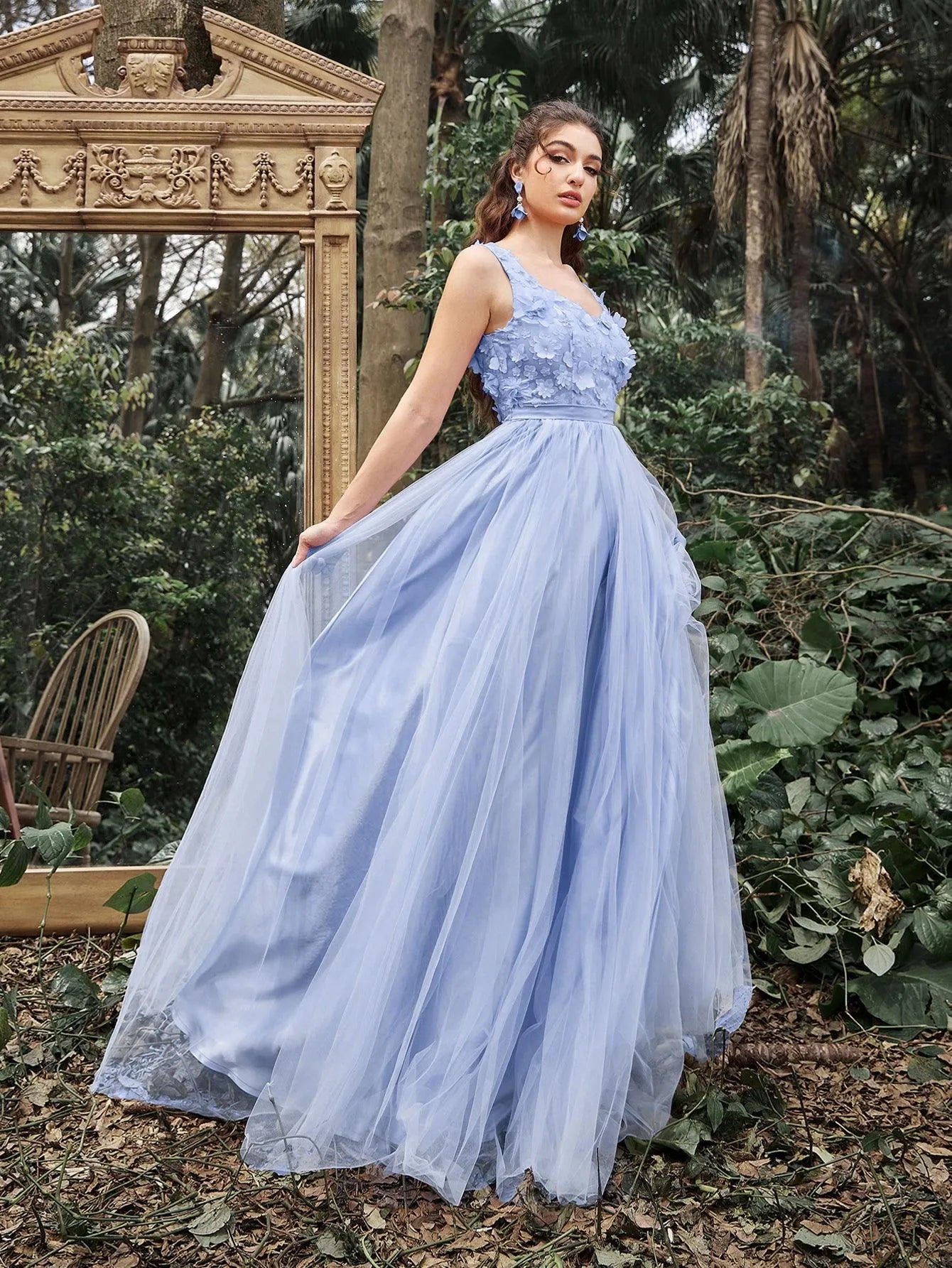 Elegant Scoop Neck Floral Applique Bodice Tulle Evening Dress - Elonnashop