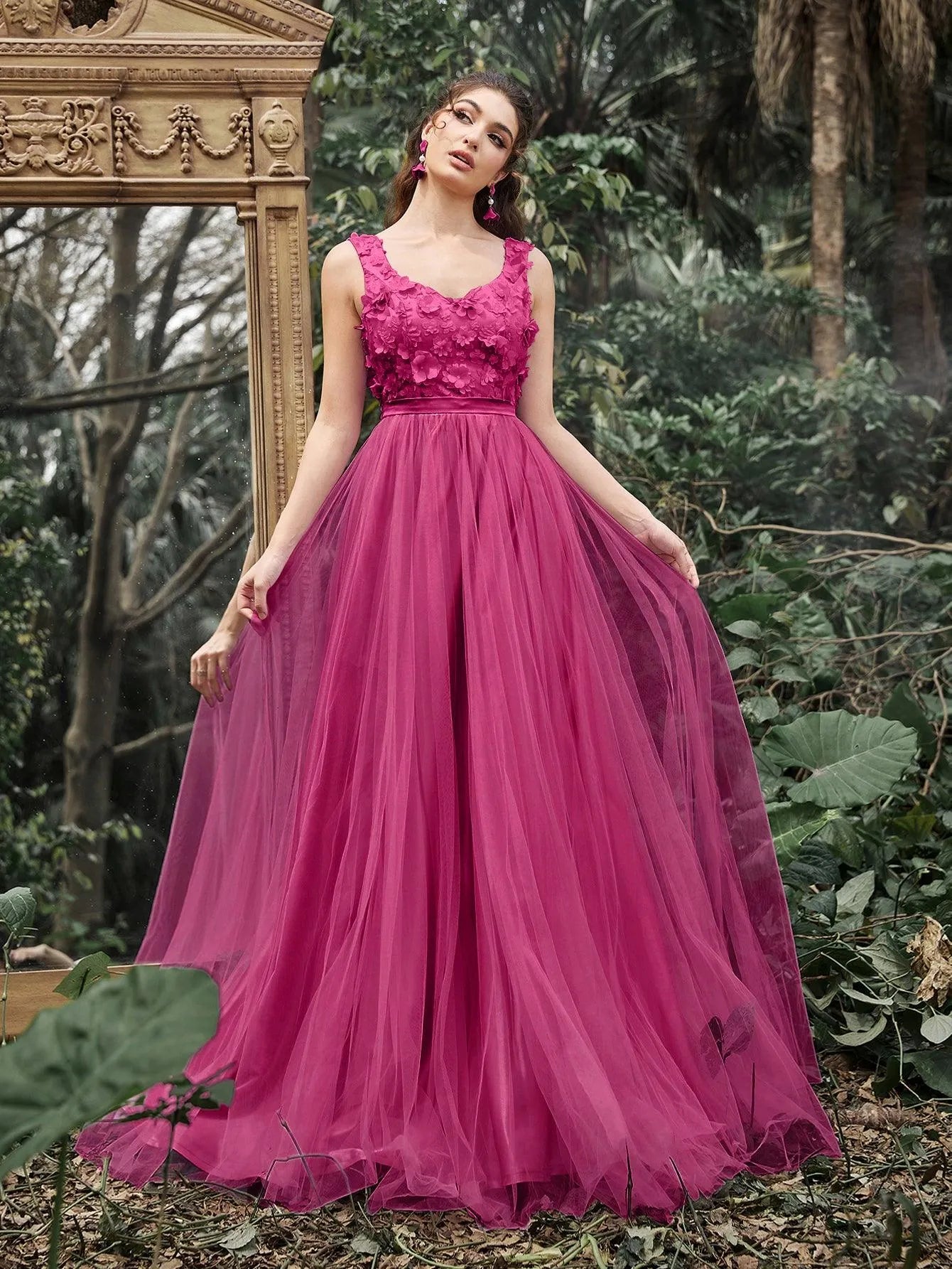 Elegant Scoop Neck Floral Applique Bodice Tulle Evening Dress - Elonnashop