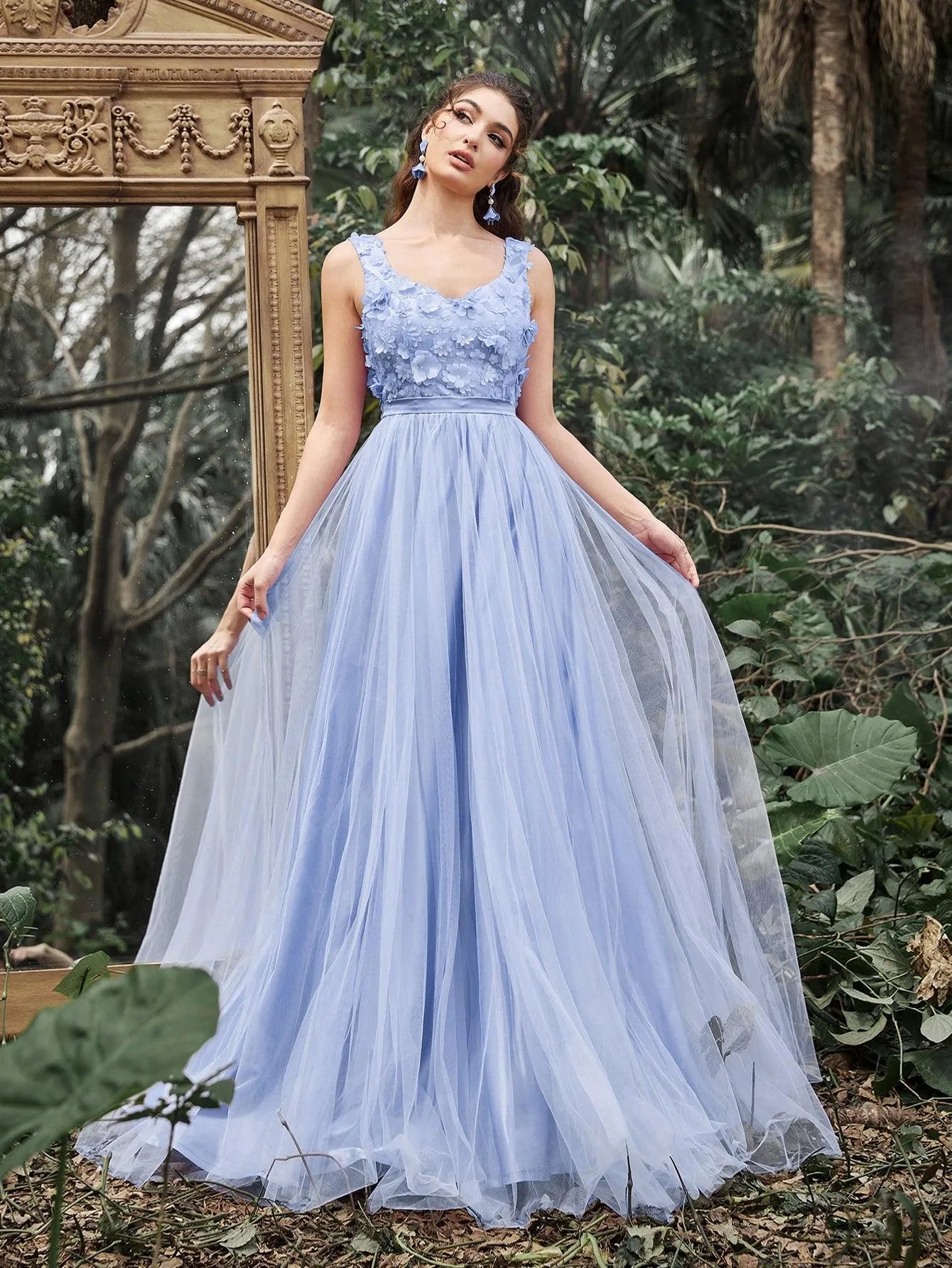 Elegant Scoop Neck Floral Applique Bodice Tulle Evening Dress - Elonnashop