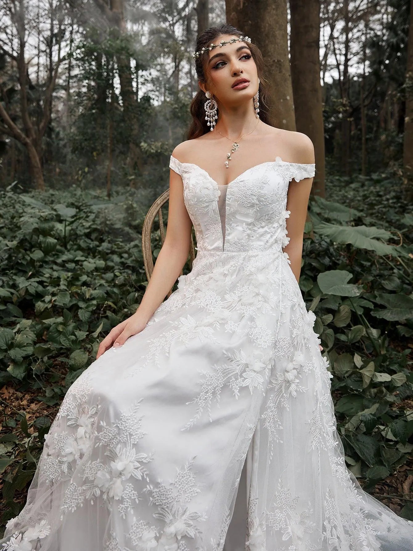 Gorgeous Off Shoulder Floral Applique Detail Wedding Dress - Elonnashop