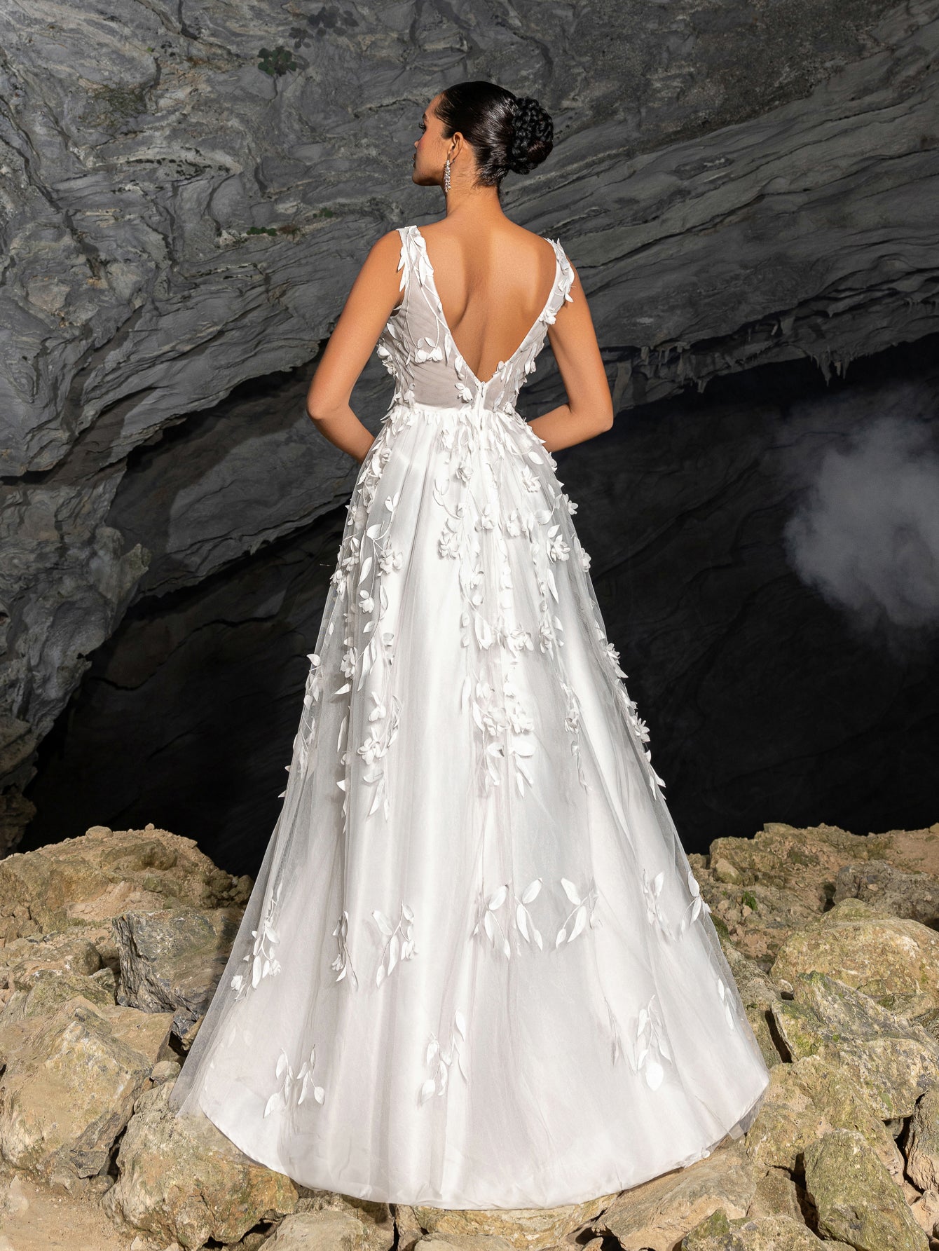 Gorgeous Floral Applique Plunging Neck Backless A-line Wedding Dress