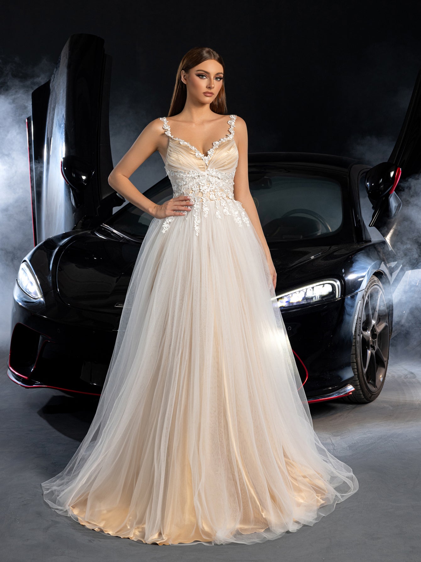 Gorgeous Lace-up Backless Applique Detail Tulle Wedding Dress Elonnashop Gorgeous Lace-up Backless Applique Detail Tulle Wedding Dress Elonnashop