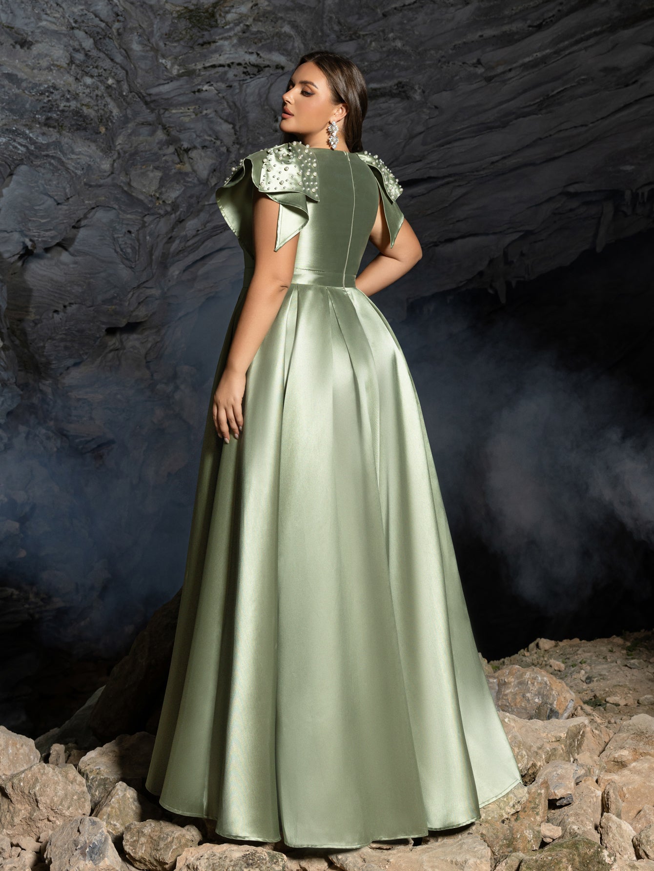 Elegant Emerald Gown Green Dramatic Evening Dresses 120 Dresses Ideas Gowns, Prom Dresses, Evening Dresses Elegant Emerald Gown Green Dramatic Evening Dresses 120 Dresses Ideas Gowns, Prom Dresses, Evening Dresses