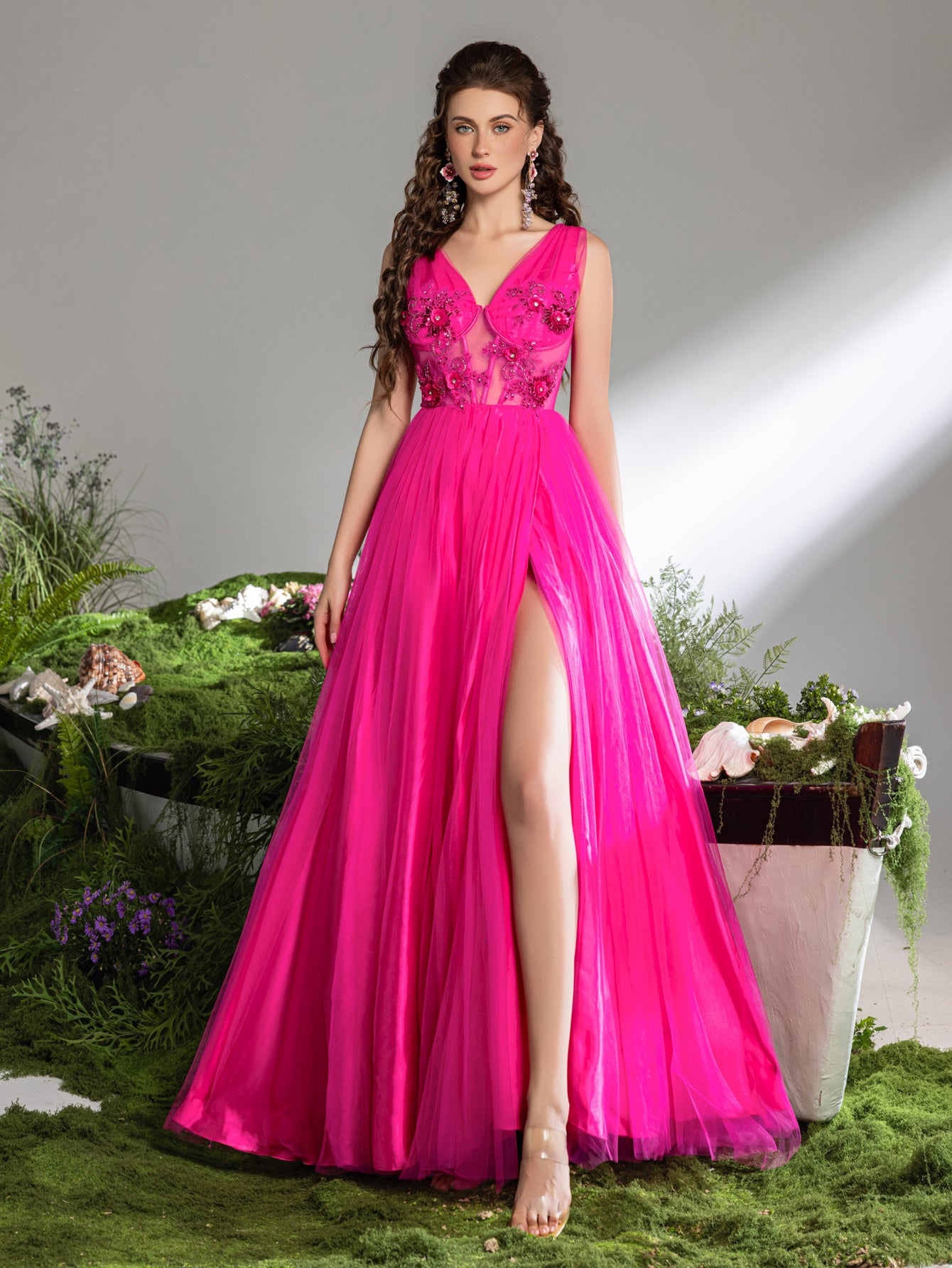 Elegant Plunging Neck Applique Detail Lace-Up Back Tulle Formal Prom Dress Evening Dress