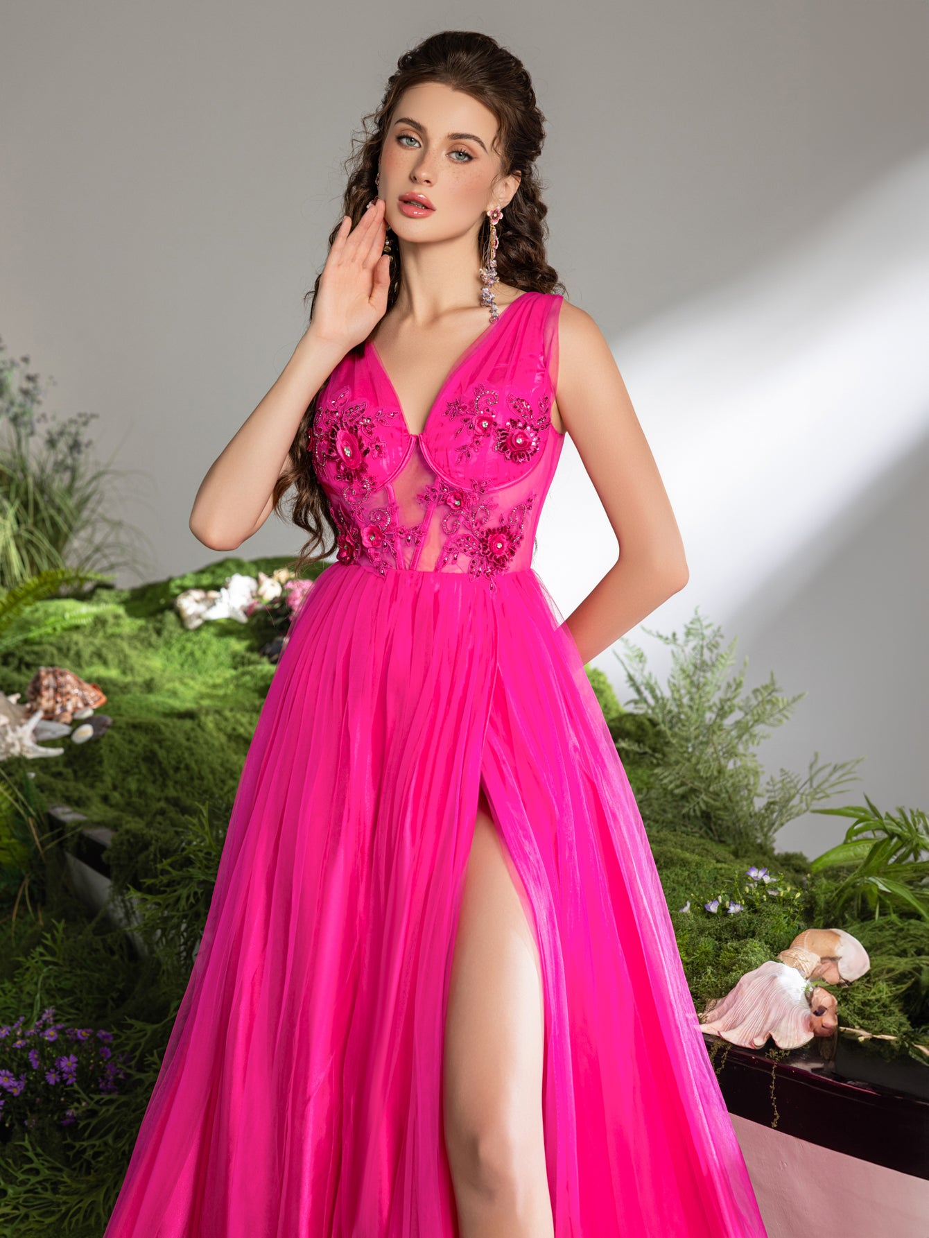 Elegant Plunging Neck Applique Detail Lace-Up Back Tulle Formal Prom D Elonnashop Elegant Plunging Neck Applique Detail Lace-Up Back Tulle Formal Prom D Elonnashop