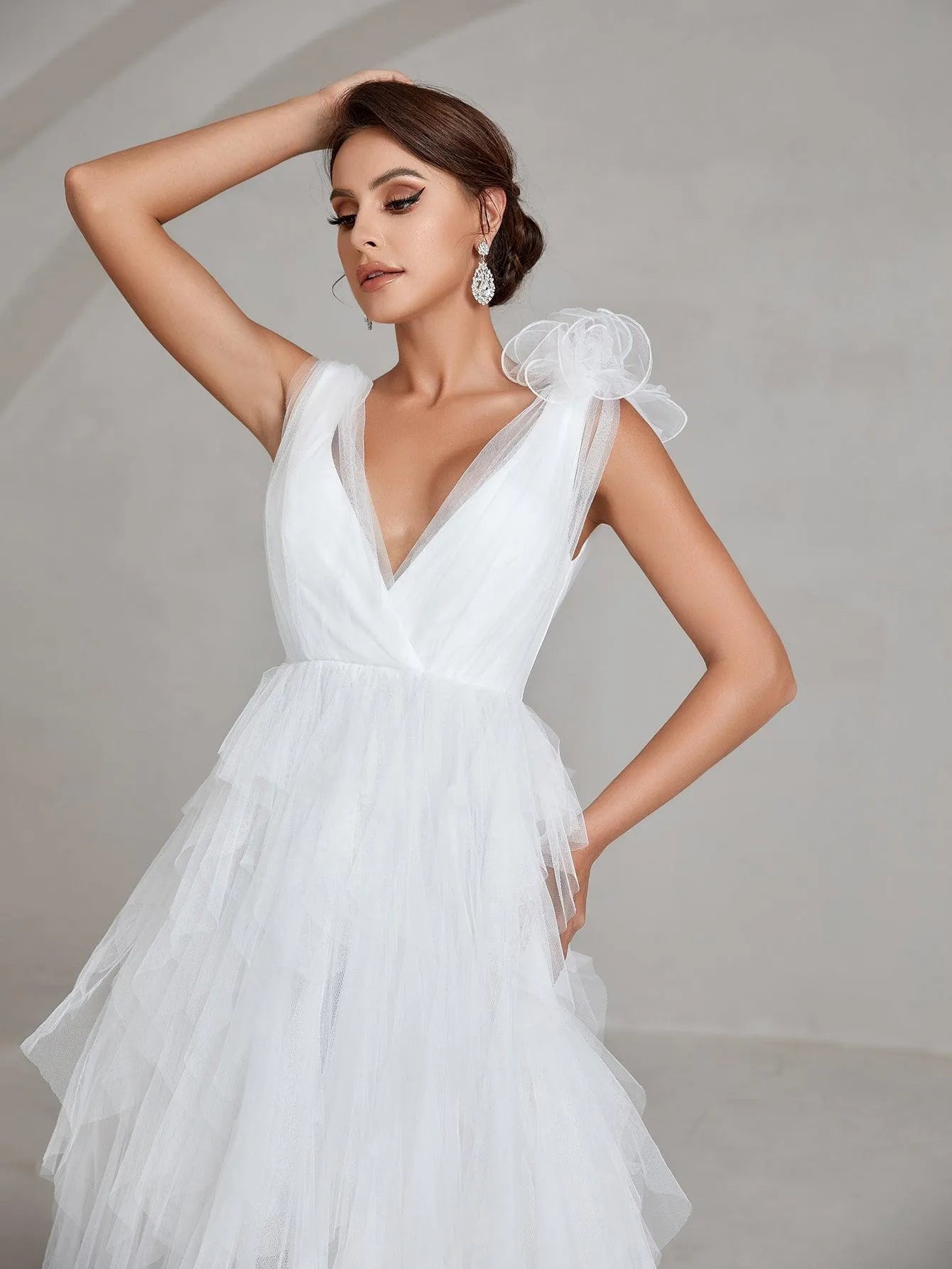 Plunging Neck Sleeveless Mesh Overlay Wedding Dresses - Elonnashop