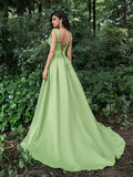 Elegant Applique Detail Sweetheart Neck Split Thigh Satin Prom Dress