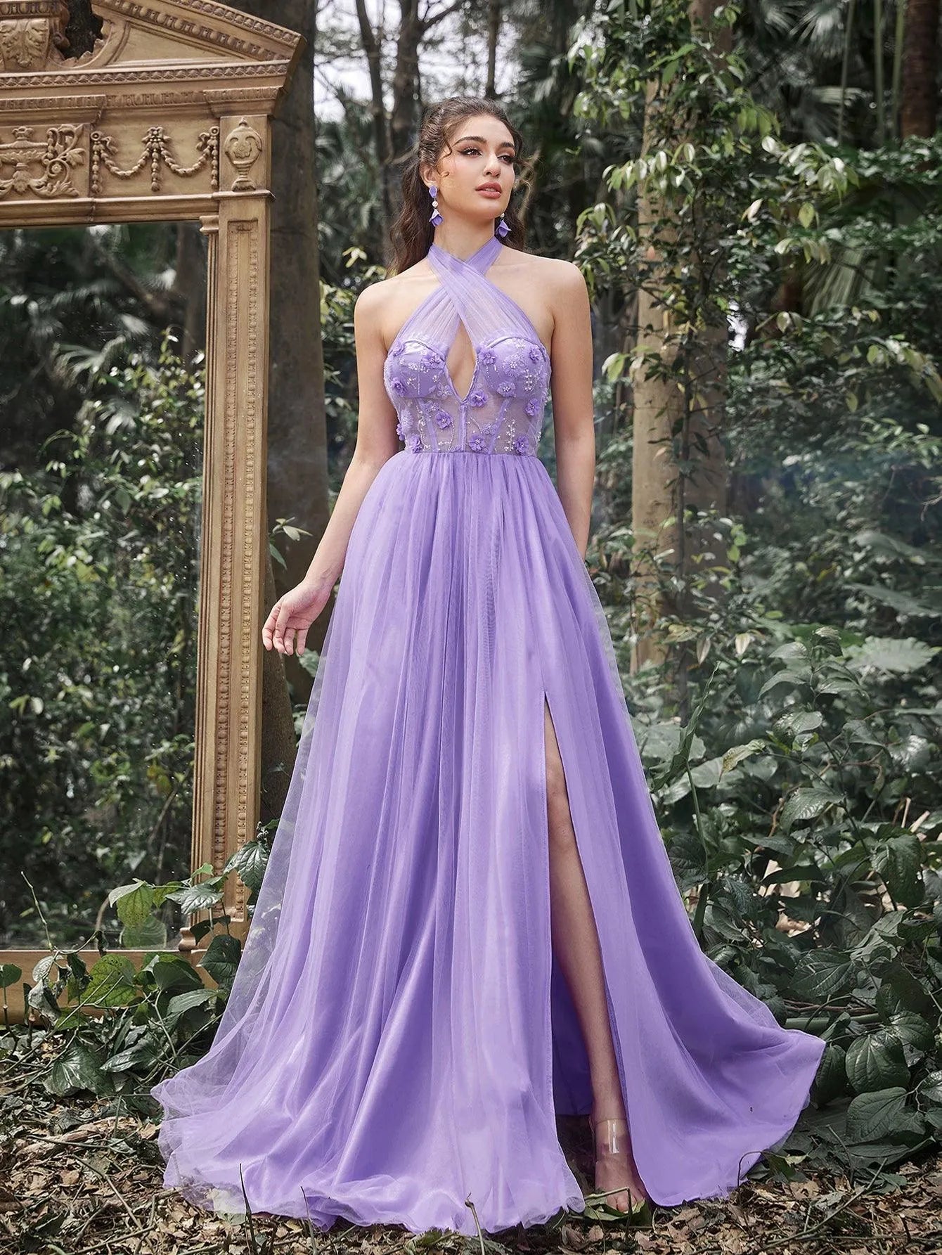 Gorgeous Halter Neck Applique Detail Bodice Lace-Up Back Prom Dress Elonnashop Gorgeous Halter Neck Applique Detail Bodice Lace-Up Back Prom Dress Elonnashop