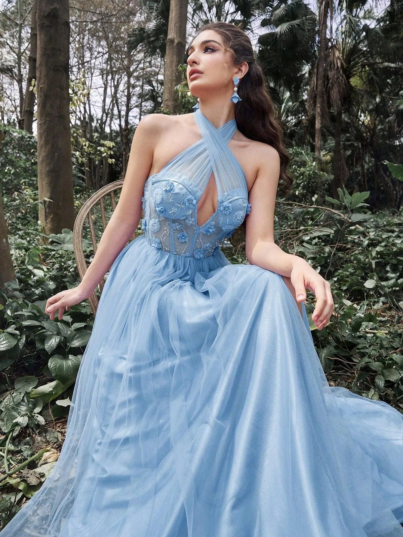 Gorgeous Halter Neck Applique Detail Bodice Lace-Up Back Prom Dress Elonnashop Gorgeous Halter Neck Applique Detail Bodice Lace-Up Back Prom Dress Elonnashop