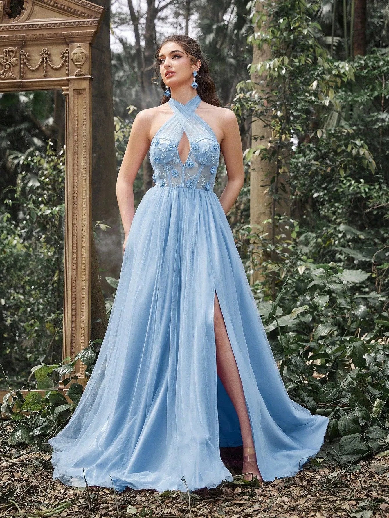 Gorgeous Halter Neck Applique Detail Bodice Lace-Up Back Prom Dress Violet XS