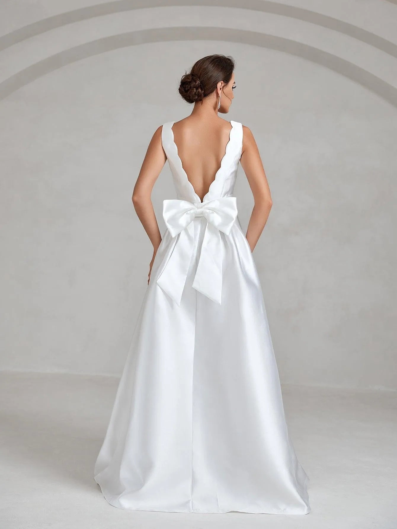 Elegant Backless Satin Wedding Dress - Elonnashop