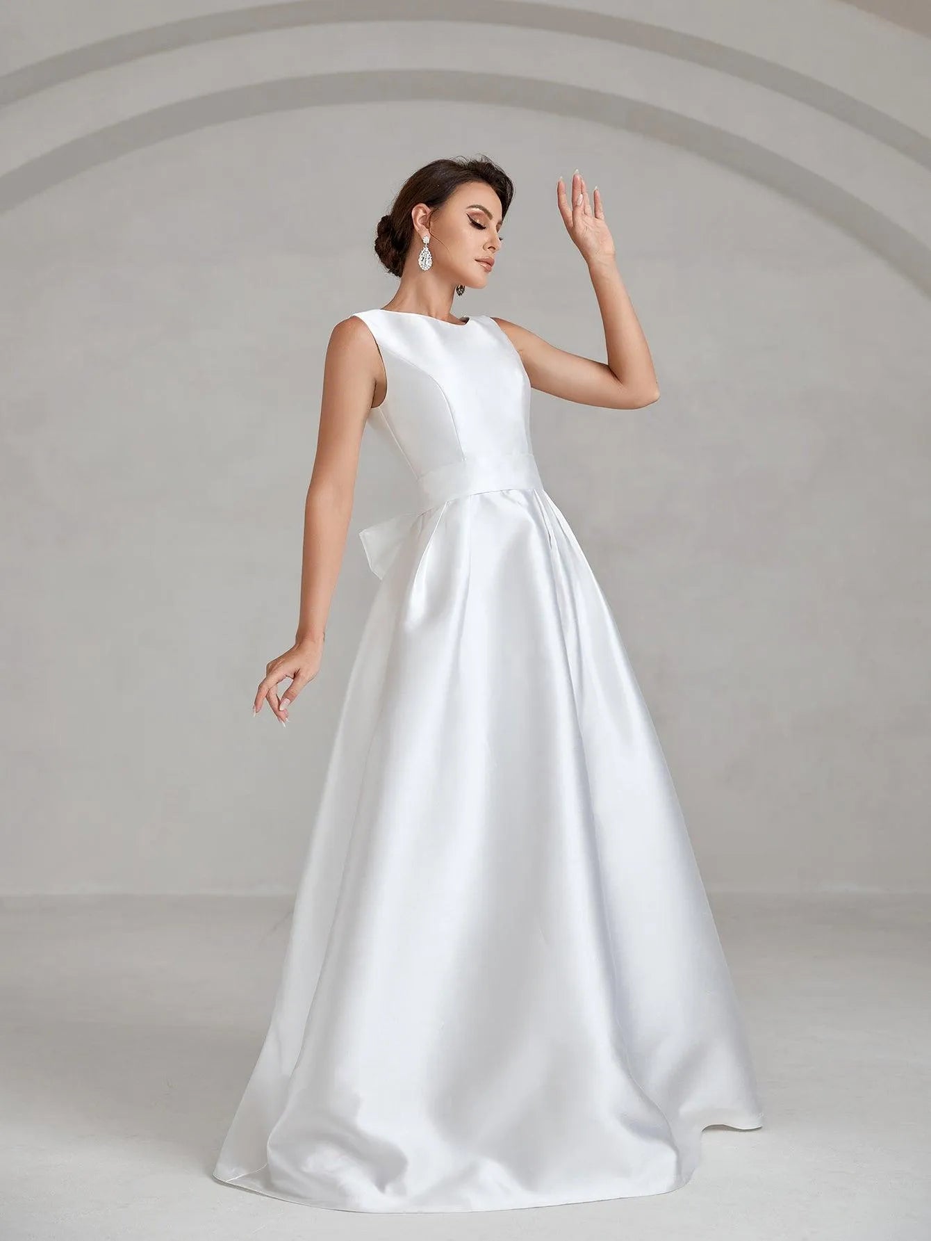 Elegant Backless Satin Wedding Dress - Elonnashop