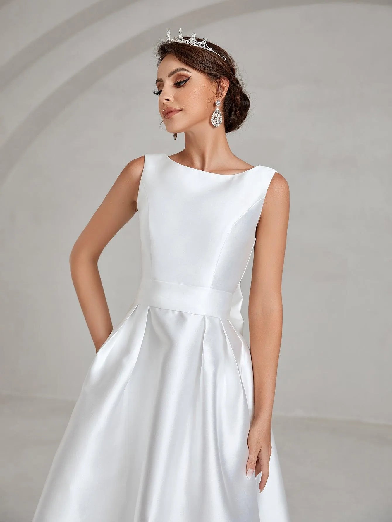 Elegant Backless Satin Wedding Dress - Elonnashop